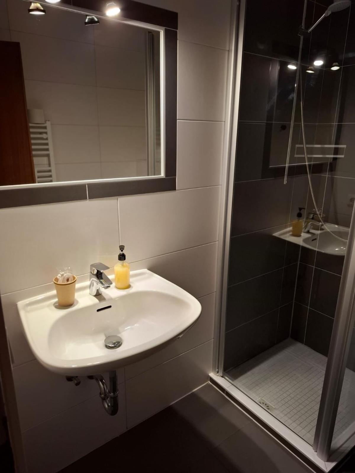 Hotel Am Schwarzen Berg 施塔德 外观 照片