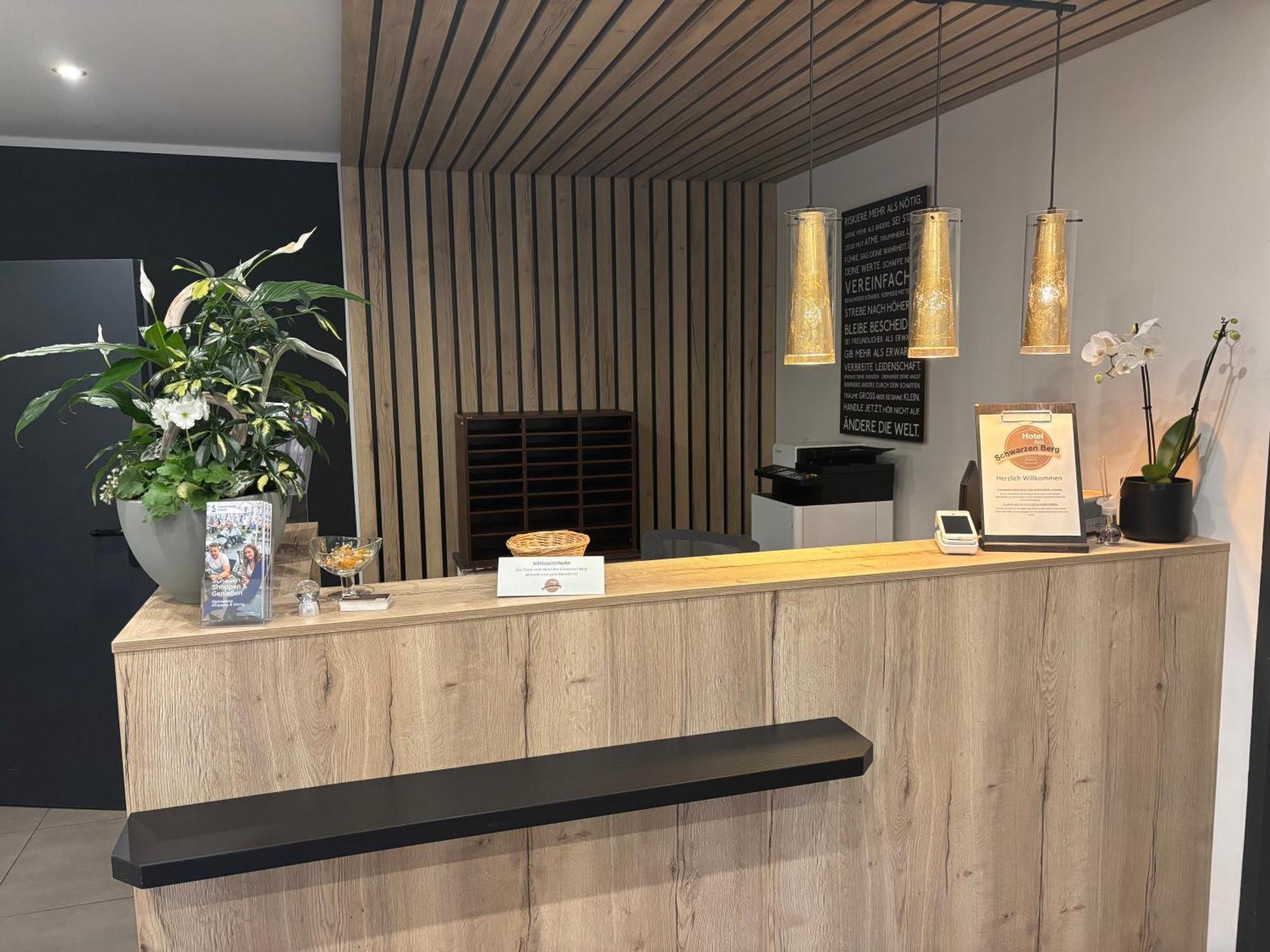Hotel Am Schwarzen Berg 施塔德 外观 照片