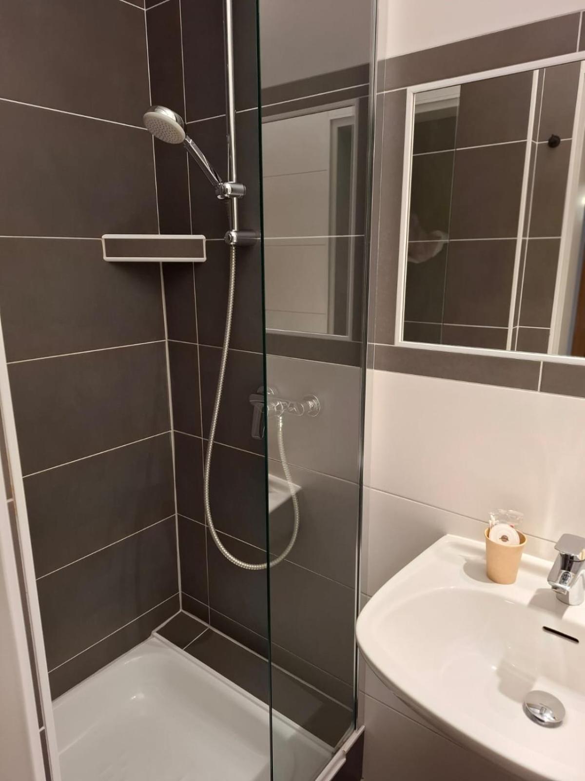 Hotel Am Schwarzen Berg 施塔德 外观 照片