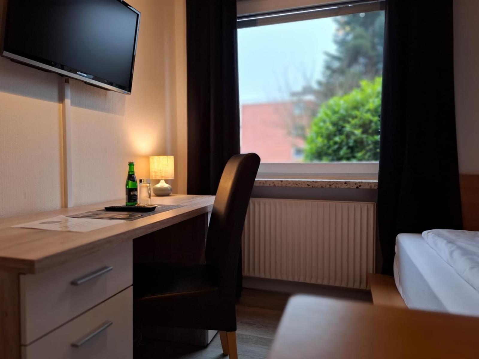 Hotel Am Schwarzen Berg 施塔德 外观 照片