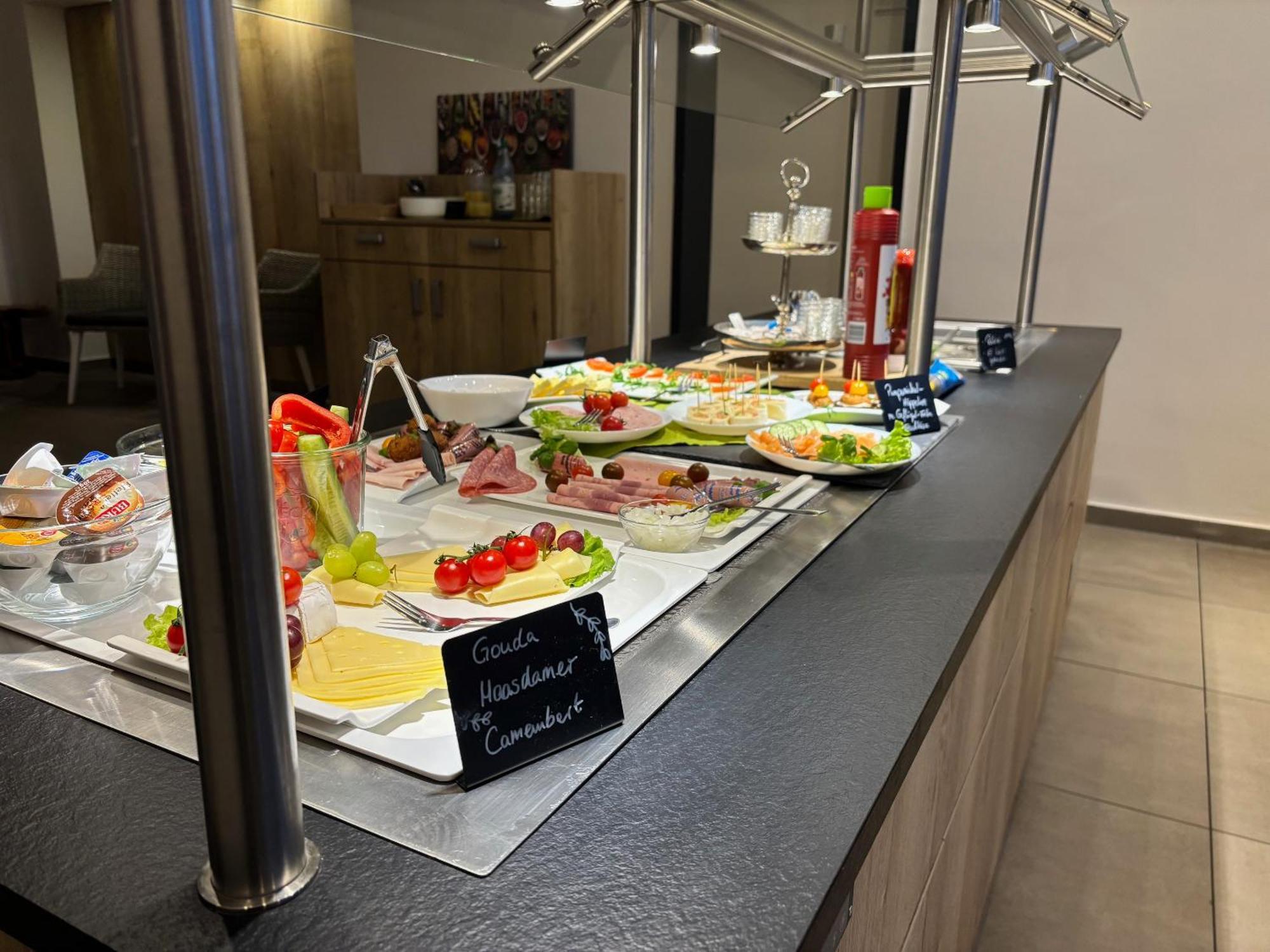 Hotel Am Schwarzen Berg 施塔德 外观 照片
