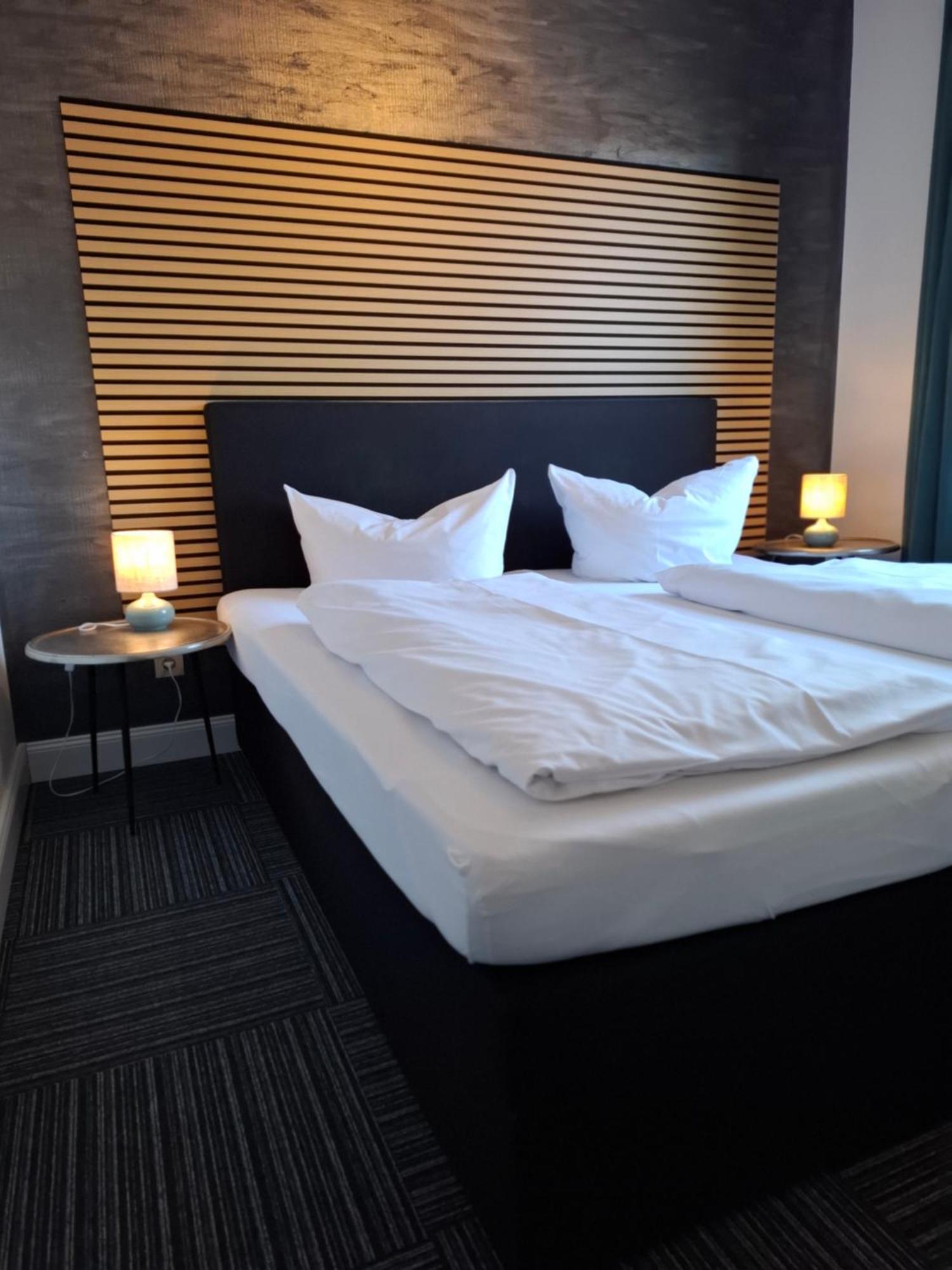 Hotel Am Schwarzen Berg 施塔德 外观 照片
