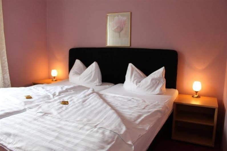 Hotel Am Schwarzen Berg 施塔德 外观 照片