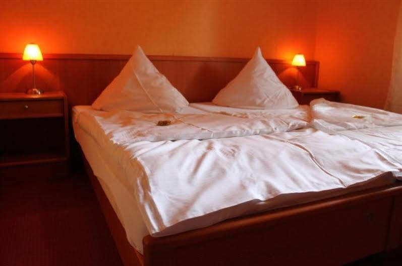 Hotel Am Schwarzen Berg 施塔德 外观 照片